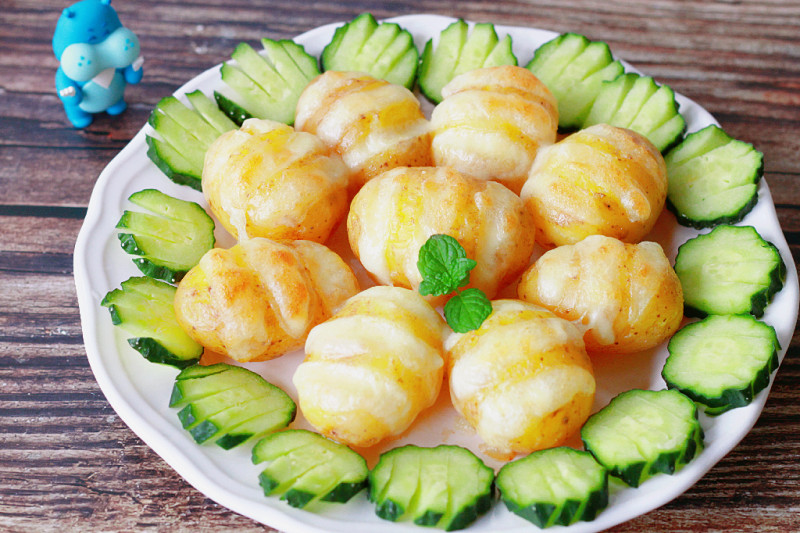 芝士夹心烤小土豆❗️好吃的转圈圈的家常做法 芝士夹心烤小土豆❗️好吃的转圈圈怎么做好吃